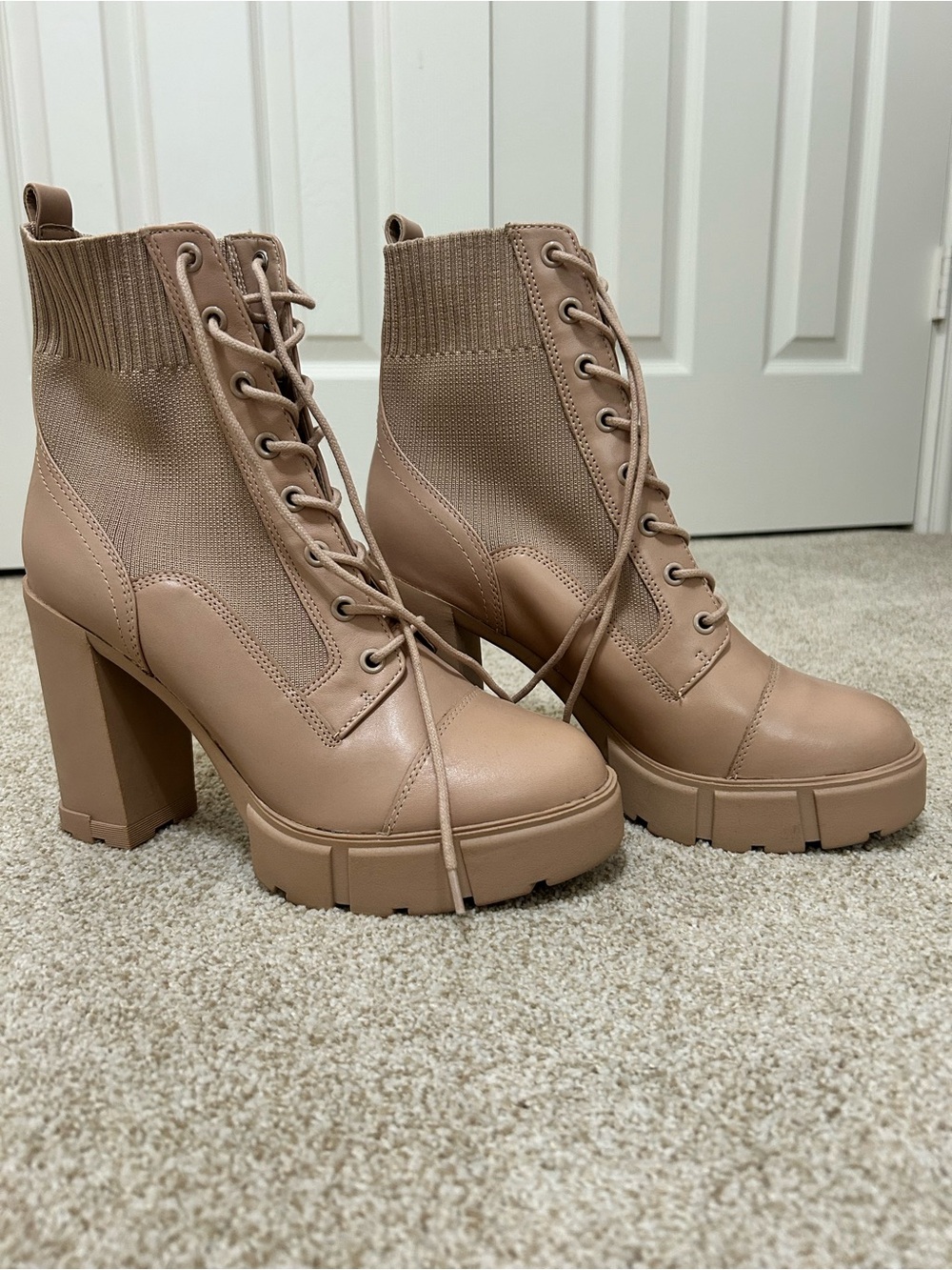 NEW Aldo Rebel Lace-Up 4” heel Ankle Boots in Bone sz10 bikercore 90s snowbunny